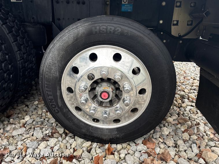 image for item YA1887 2026 Peterbilt 567 vacuum truck