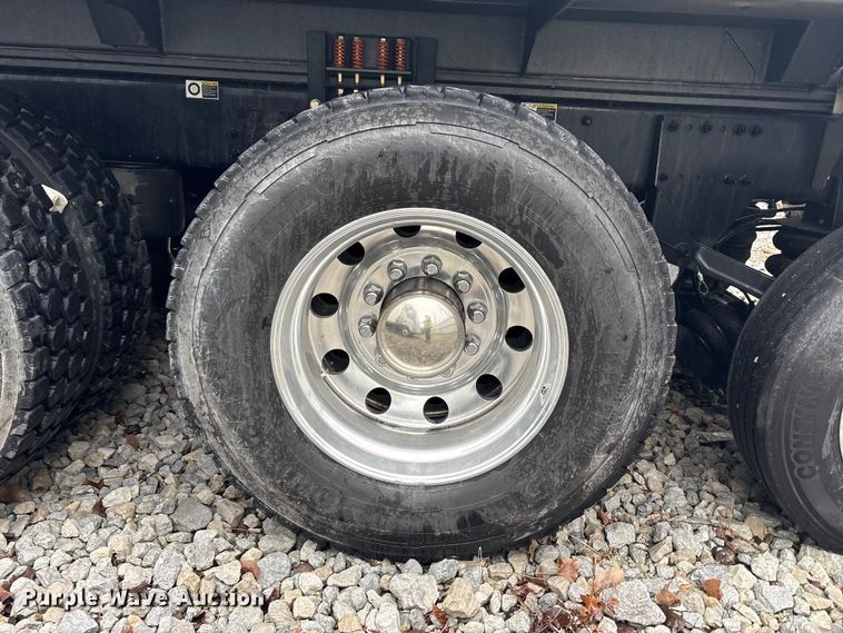 image for item YA1887 2026 Peterbilt 567 vacuum truck