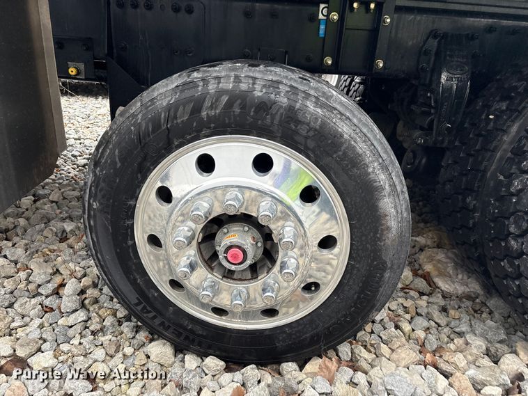 image for item YA1887 2026 Peterbilt 567 vacuum truck