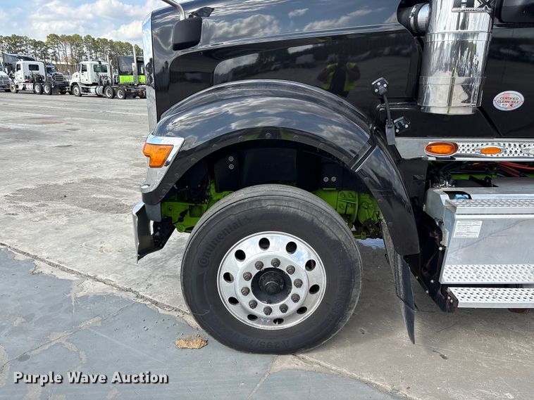 image for item YA2272 2024 International HX520 semi truck