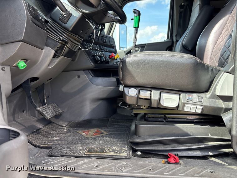 image for item YA2272 2024 International HX520 semi truck