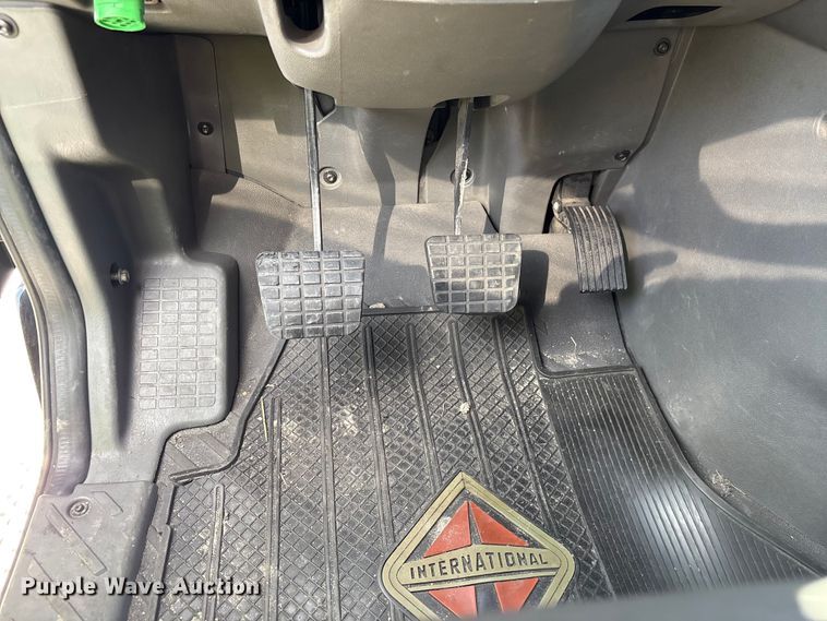 image for item YA2272 2024 International HX520 semi truck