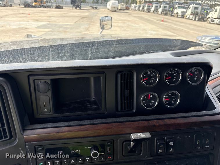 image for item YA2272 2024 International HX520 semi truck