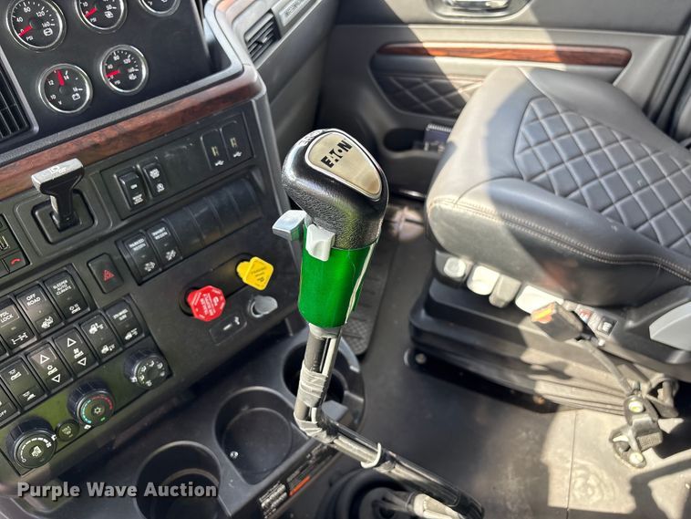 image for item YA2272 2024 International HX520 semi truck