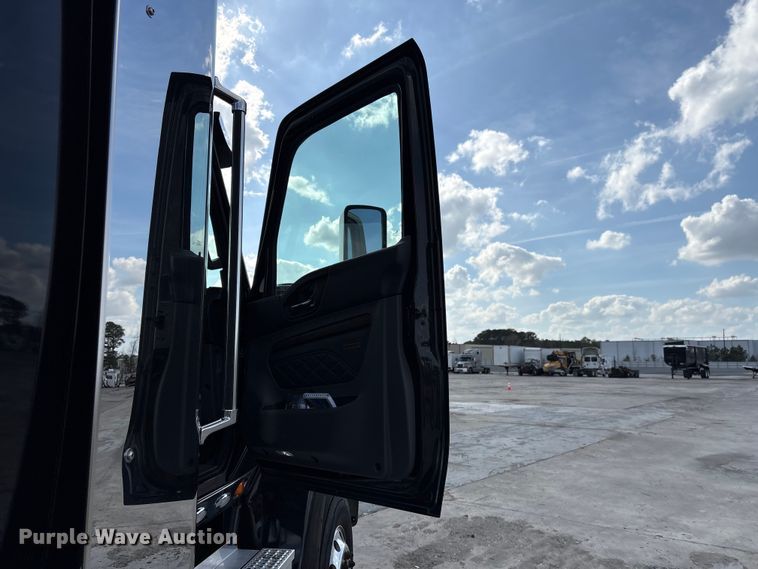 image for item YA2272 2024 International HX520 semi truck