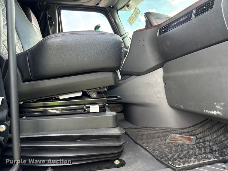 image for item YA2272 2024 International HX520 semi truck