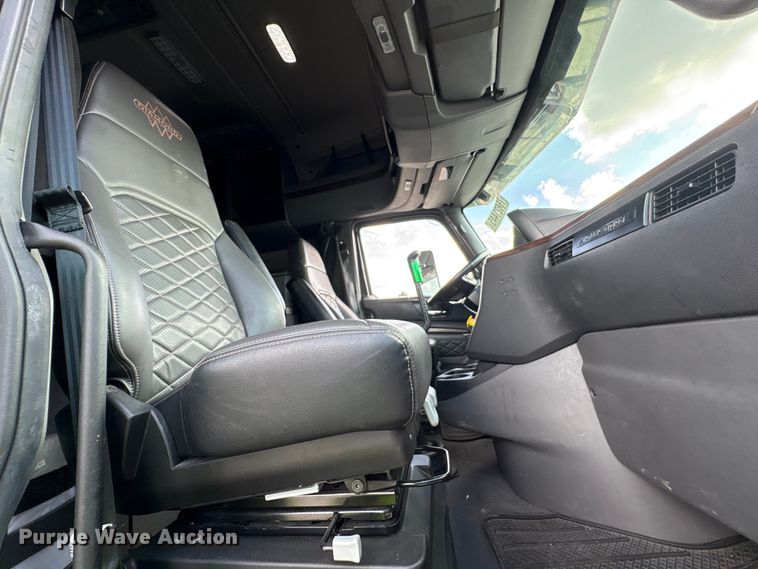 image for item YA2272 2024 International HX520 semi truck