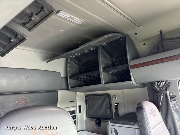 image for item YA2272 2024 International HX520 semi truck