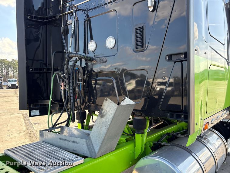 image for item YA2273 2023 International HX520 semi truck