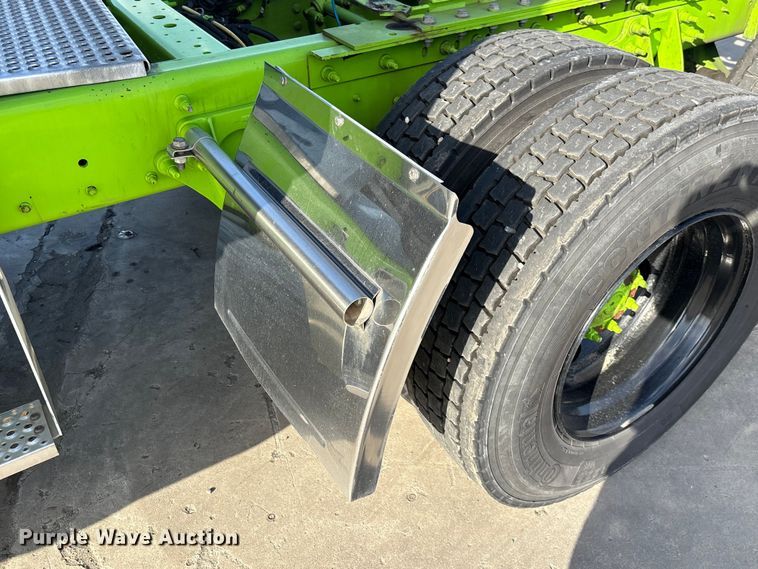 image for item YA2273 2023 International HX520 semi truck