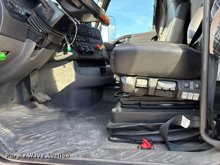 image for item YA2273 2023 International HX520 semi truck