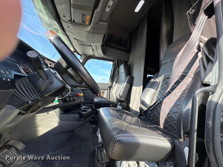 image for item YA2273 2023 International HX520 semi truck