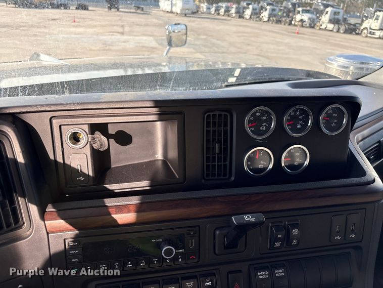 image for item YA2273 2023 International HX520 semi truck