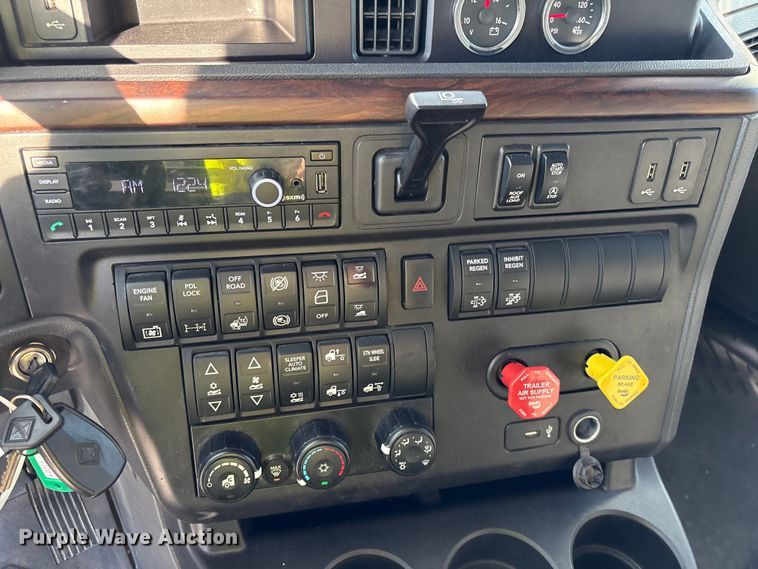 image for item YA2273 2023 International HX520 semi truck