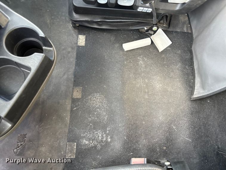 image for item YA2273 2023 International HX520 semi truck