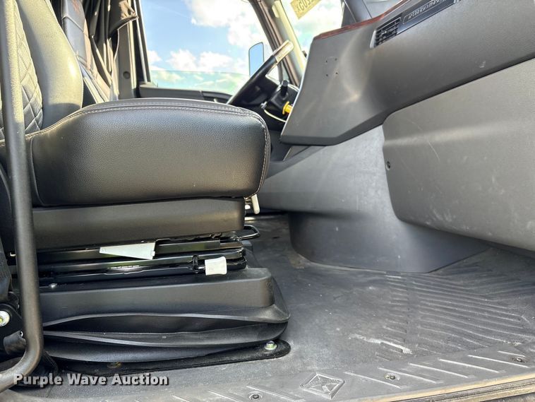 image for item YA2273 2023 International HX520 semi truck