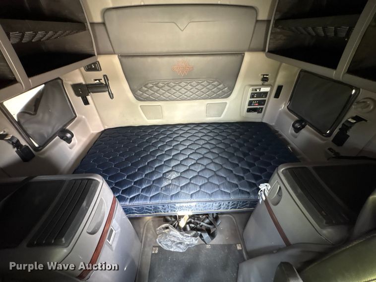 image for item YA2273 2023 International HX520 semi truck