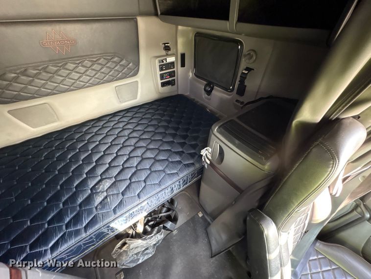 image for item YA2273 2023 International HX520 semi truck