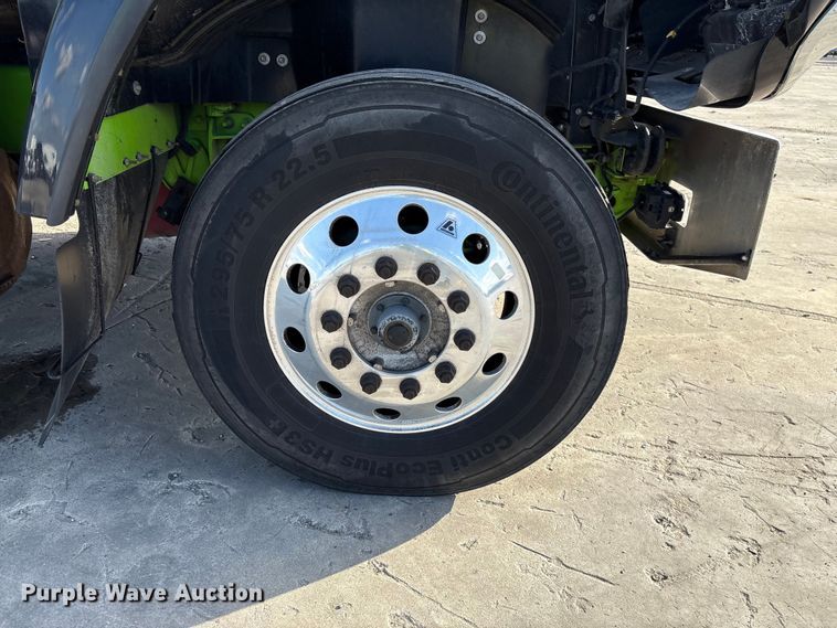 image for item YA2273 2023 International HX520 semi truck