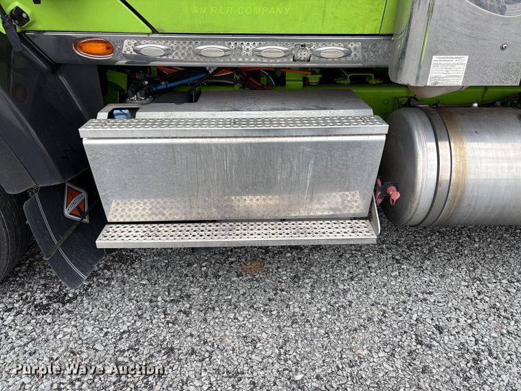 image for item YA2274 2023 International HX520 semi truck