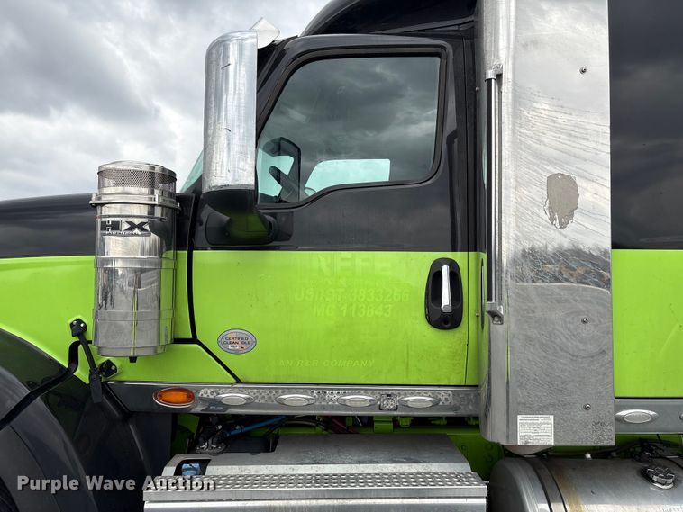 image for item YA2274 2023 International HX520 semi truck