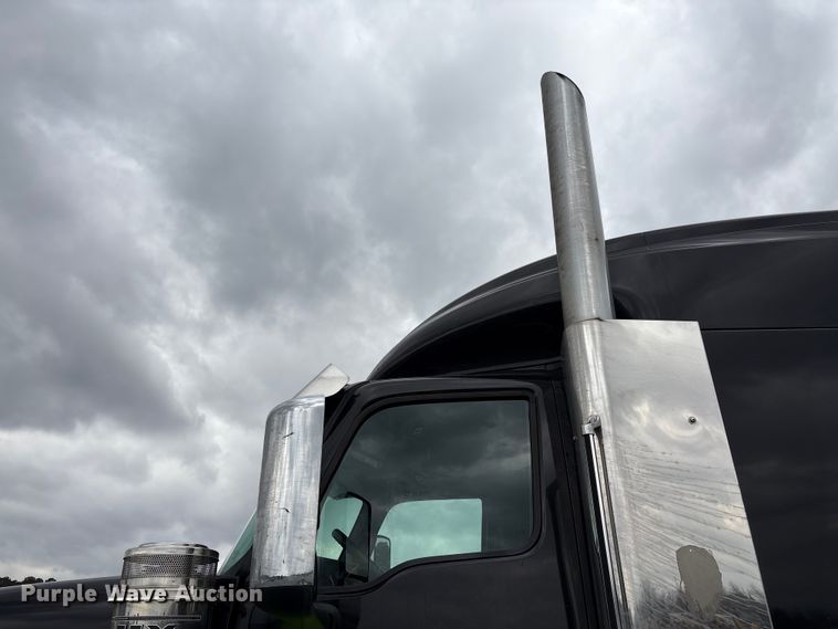 image for item YA2274 2023 International HX520 semi truck