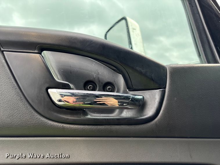 image for item YA2274 2023 International HX520 semi truck