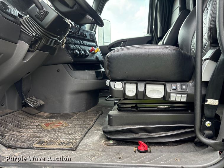 image for item YA2274 2023 International HX520 semi truck