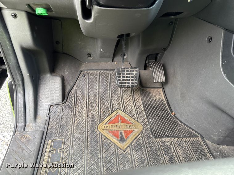 image for item YA2274 2023 International HX520 semi truck