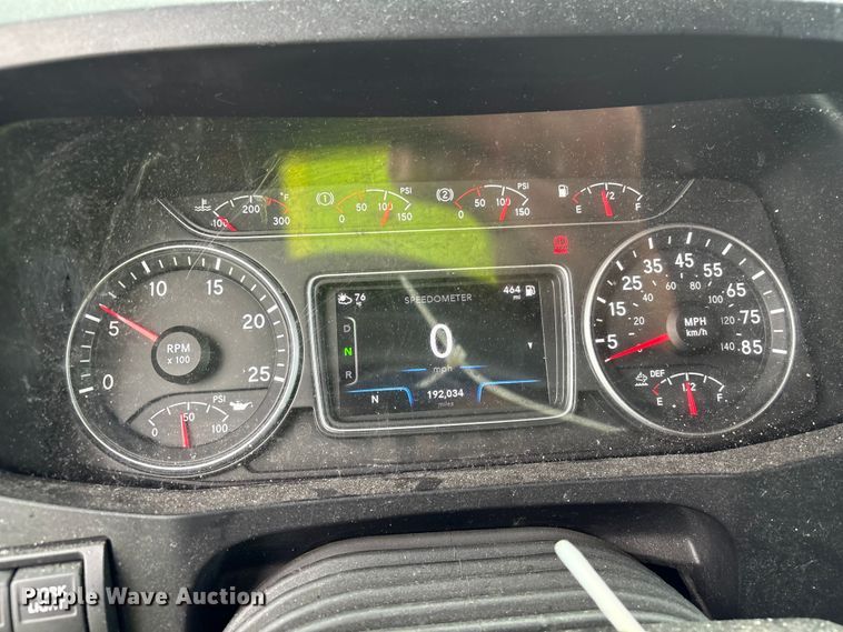 image for item YA2274 2023 International HX520 semi truck