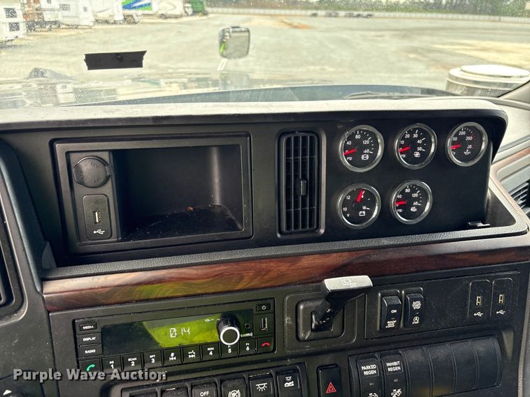 image for item YA2274 2023 International HX520 semi truck