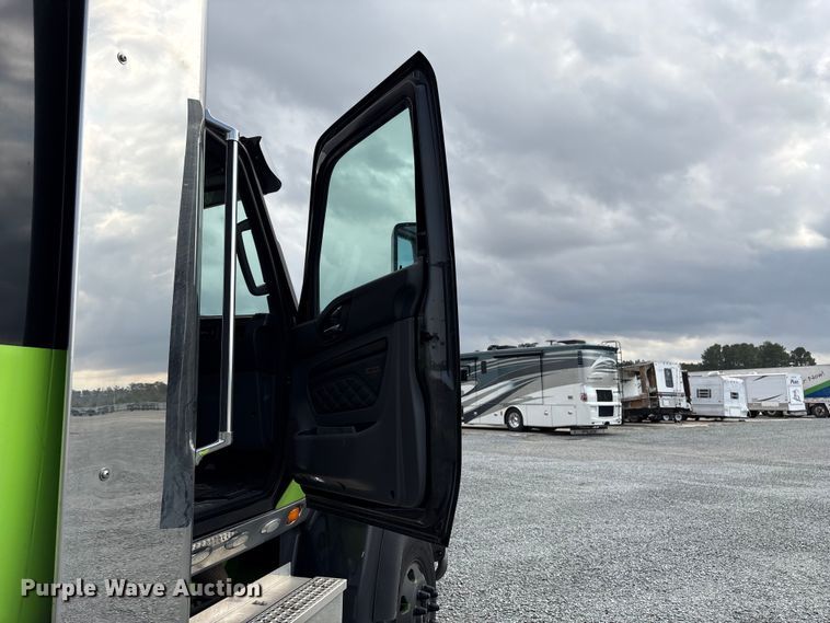 image for item YA2274 2023 International HX520 semi truck