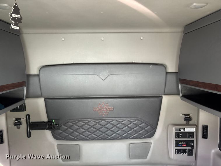 image for item YA2274 2023 International HX520 semi truck