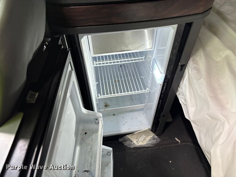 image for item YA2274 2023 International HX520 semi truck