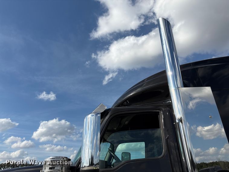 image for item YA2275 2024 International HX520 semi truck