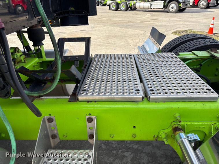 image for item YA2275 2024 International HX520 semi truck