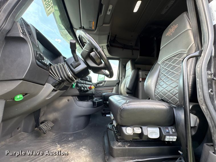 image for item YA2275 2024 International HX520 semi truck