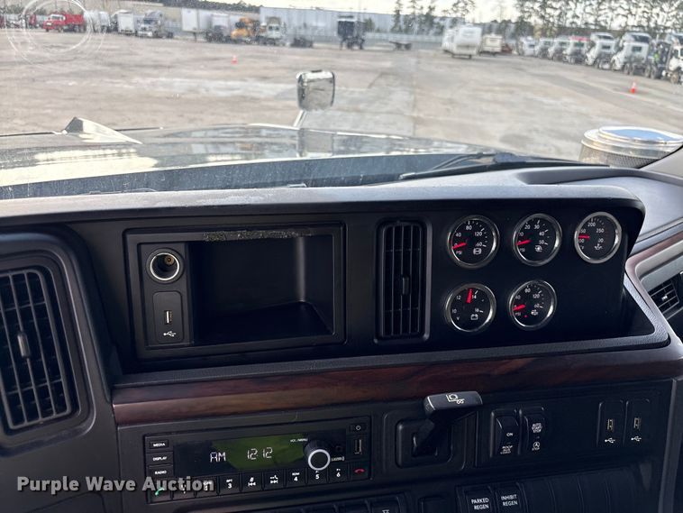 image for item YA2275 2024 International HX520 semi truck