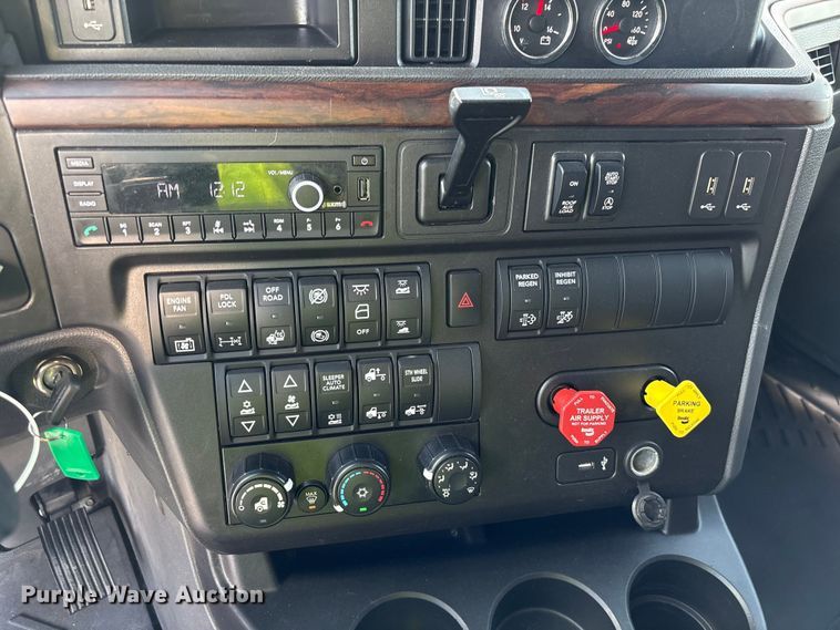 image for item YA2275 2024 International HX520 semi truck