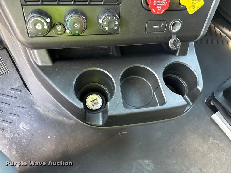 image for item YA2275 2024 International HX520 semi truck