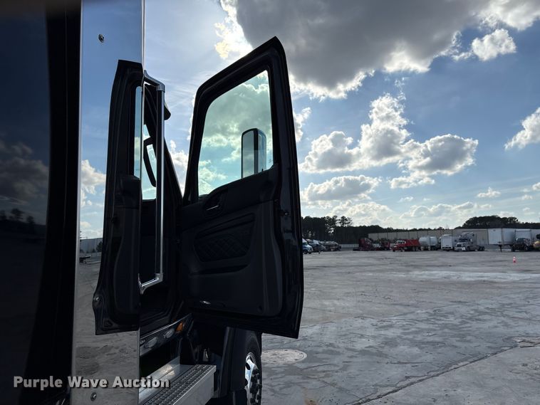 image for item YA2275 2024 International HX520 semi truck