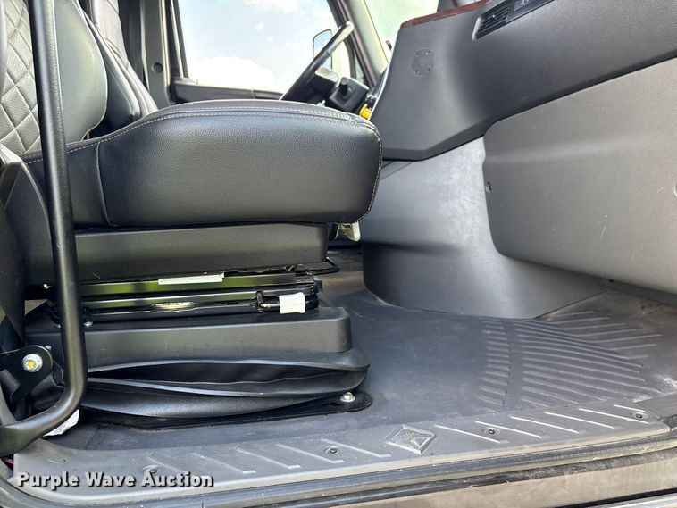 image for item YA2275 2024 International HX520 semi truck