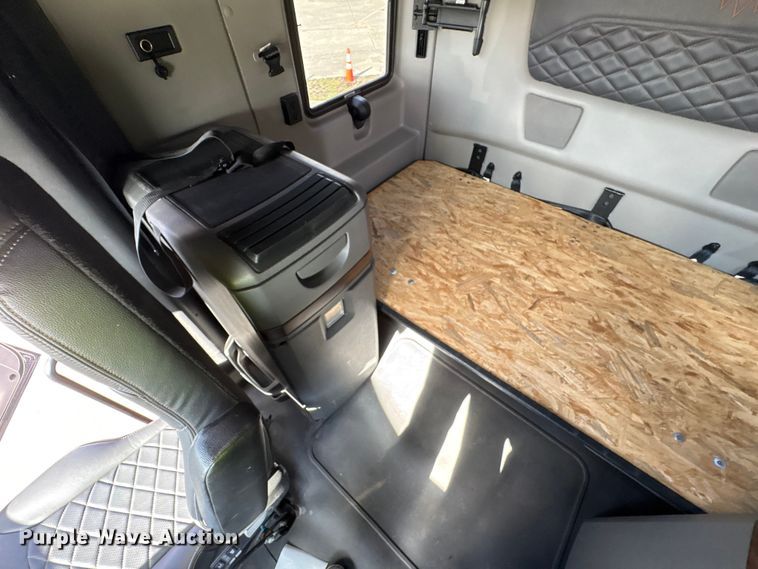 image for item YA2275 2024 International HX520 semi truck