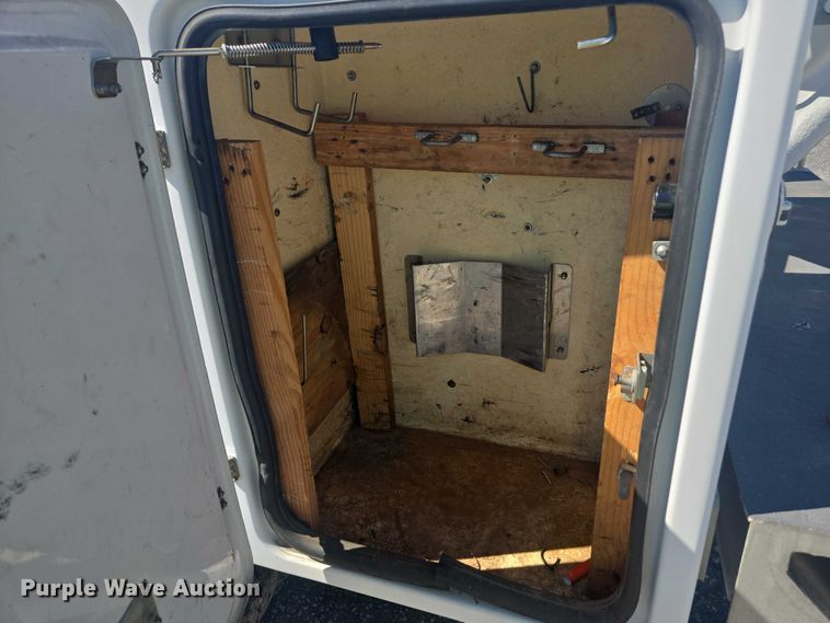 image for item YA2476 2015 Ford F450 Super Duty bucket truck