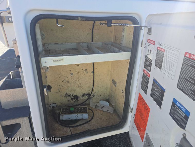 image for item YA2476 2015 Ford F450 Super Duty bucket truck