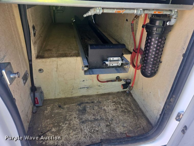 image for item YA2476 2015 Ford F450 Super Duty bucket truck