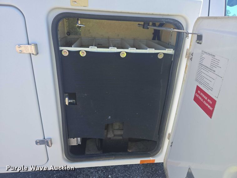 image for item YA2476 2015 Ford F450 Super Duty bucket truck