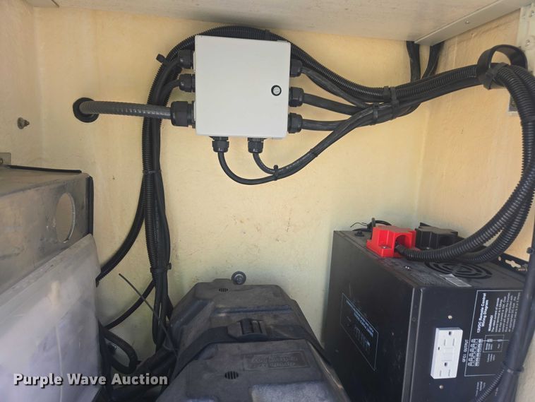 image for item YA2476 2015 Ford F450 Super Duty bucket truck