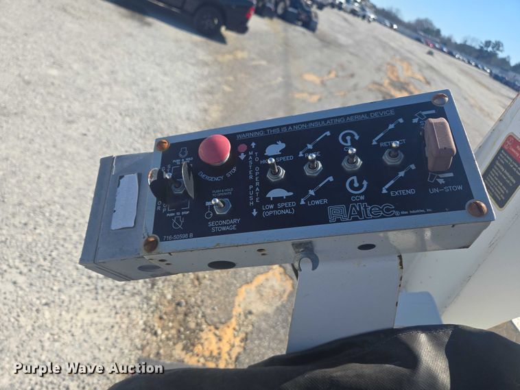 image for item YA2476 2015 Ford F450 Super Duty bucket truck