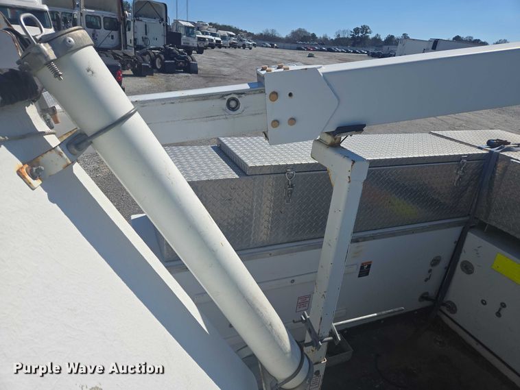 image for item YA2476 2015 Ford F450 Super Duty bucket truck